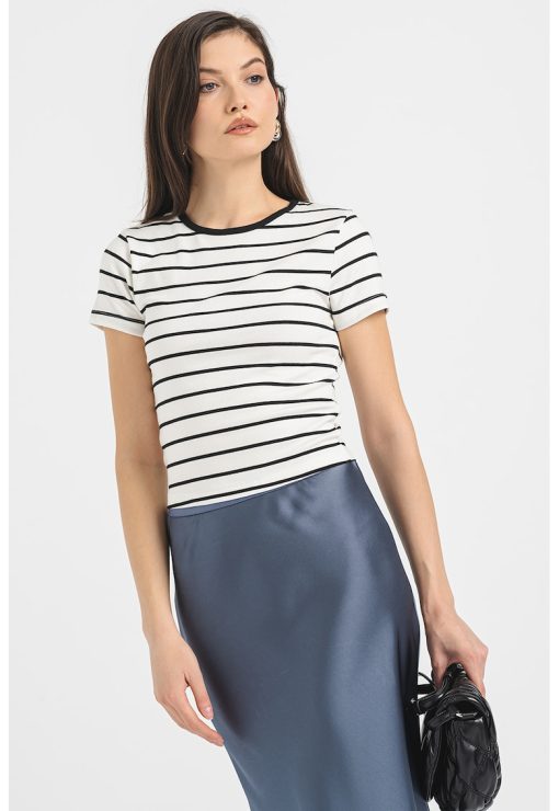 Tricou cu decolteu la baza gatului-FEMEI/IMBRACAMINTE/Tricouri si maiouri-IMBRACAMINTE/Tricouri si maiouri