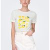Tricou cu decolteu la baza gatului cu imprimeu grafic-FEMEI/IMBRACAMINTE/Tricouri si maiouri-IMBRACAMINTE/Tricouri si maiouri