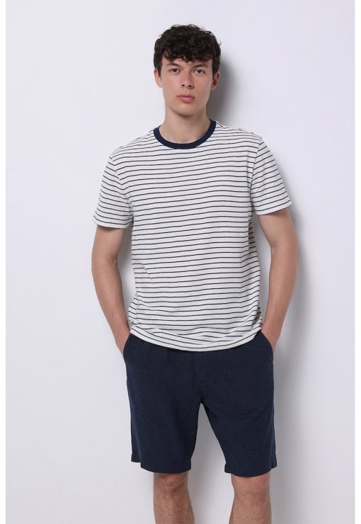 Tricou cu decolteu la baza gatului si model in dungi-BARBATI/IMBRACAMINTE/Tricouri si maiouri-IMBRACAMINTE/Tricouri si maiouri