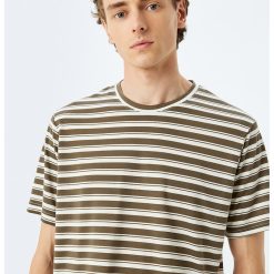 Tricou cu decolteu la baza gatului si model in dungi-BARBATI/IMBRACAMINTE/Tricouri si maiouri-IMBRACAMINTE/Tricouri si maiouri