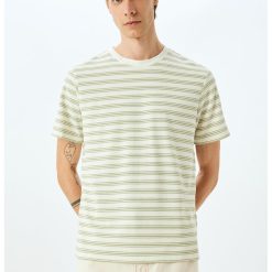 Tricou cu decolteu la baza gatului si model in dungi-BARBATI/IMBRACAMINTE/Tricouri si maiouri-IMBRACAMINTE/Tricouri si maiouri