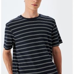 Tricou cu decolteu la baza gatului si model in dungi-BARBATI/IMBRACAMINTE/Tricouri si maiouri-IMBRACAMINTE/Tricouri si maiouri