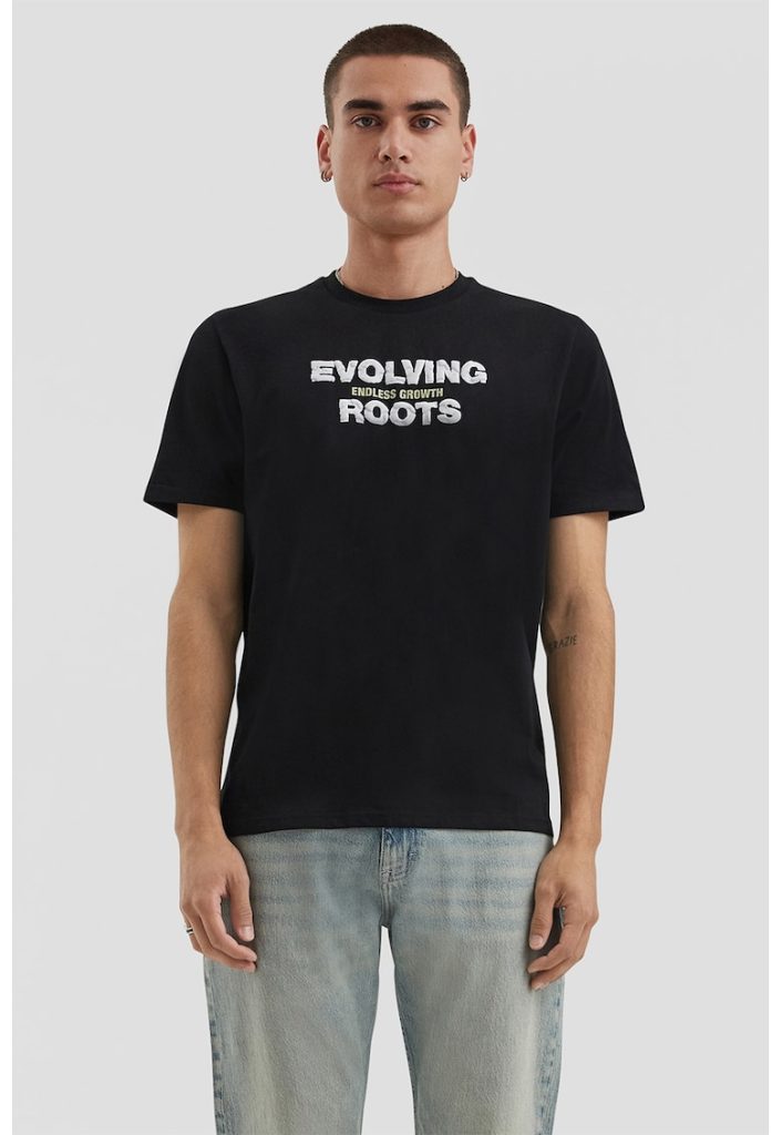 Tricou cu imprimeu text si decolteu la baza gatului-BARBATI/IMBRACAMINTE/Tricouri si maiouri-IMBRACAMINTE/Tricouri si maiouri