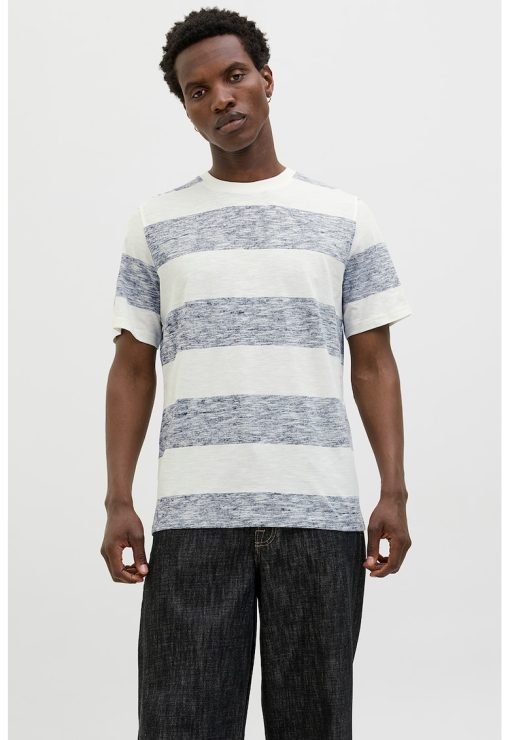 Tricou cu model in dungi-BARBATI/IMBRACAMINTE/Tricouri si maiouri-IMBRACAMINTE/Tricouri si maiouri