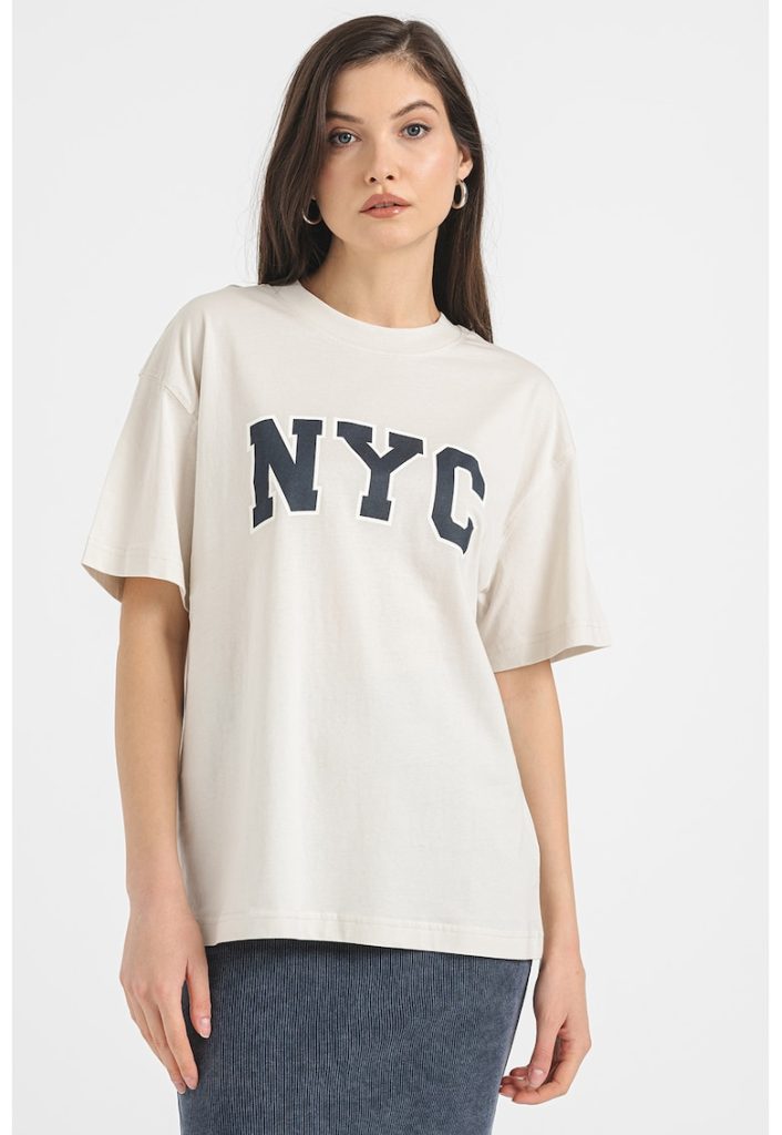 Tricou lejer cu imprimeu text-FEMEI/IMBRACAMINTE/Tricouri si maiouri-IMBRACAMINTE/Tricouri si maiouri