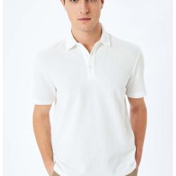 Tricou polo cu model uni-BARBATI/IMBRACAMINTE/Tricouri si maiouri-IMBRACAMINTE/Tricouri si maiouri