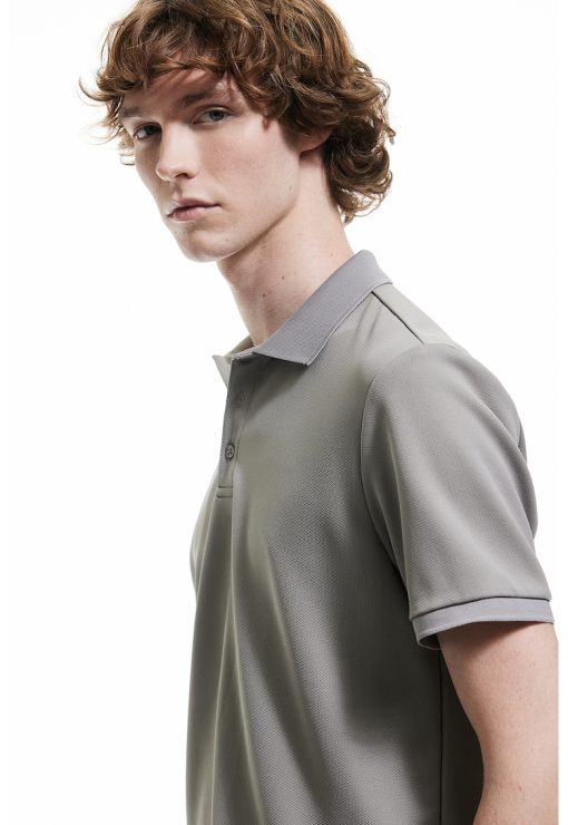 Tricou polo cu model uni-BARBATI/IMBRACAMINTE/Tricouri si maiouri-IMBRACAMINTE/Tricouri si maiouri