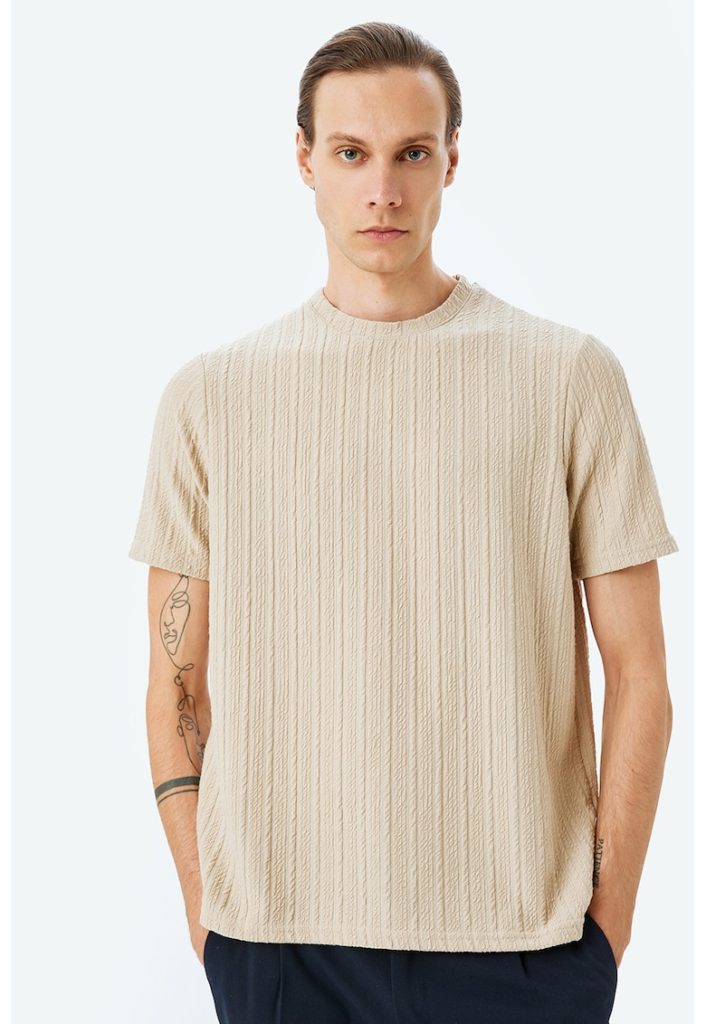 Tricou regular fit cu decolteu la baza gatului-BARBATI/IMBRACAMINTE/Tricouri si maiouri-IMBRACAMINTE/Tricouri si maiouri