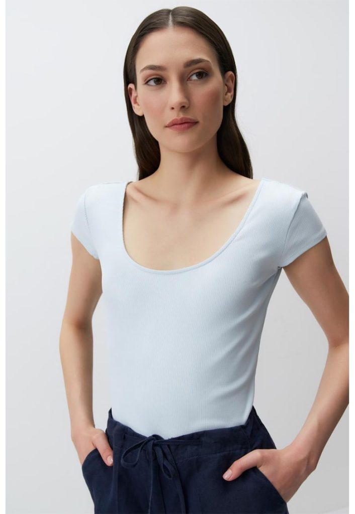 Tricou slim fit cu decolteu amplu-FEMEI/IMBRACAMINTE/Tricouri si maiouri-IMBRACAMINTE/Tricouri si maiouri