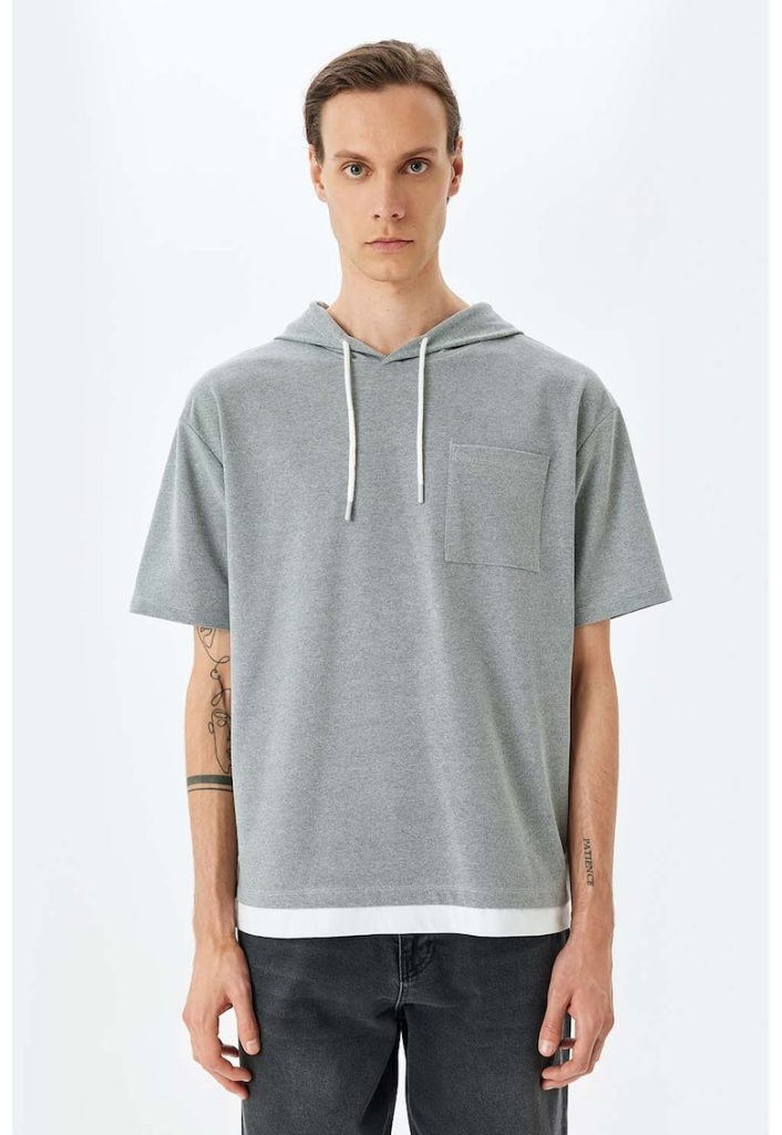 Tricou supradimensionat cu gluga-BARBATI/IMBRACAMINTE/Tricouri si maiouri-IMBRACAMINTE/Tricouri si maiouri