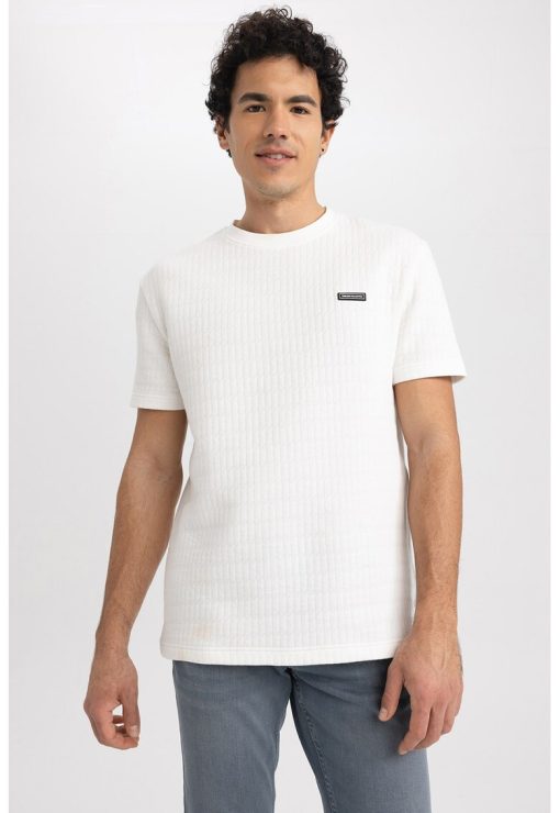 Tricou texturat cu decolteu la baza gatului-BARBATI/IMBRACAMINTE/Tricouri si maiouri-IMBRACAMINTE/Tricouri si maiouri