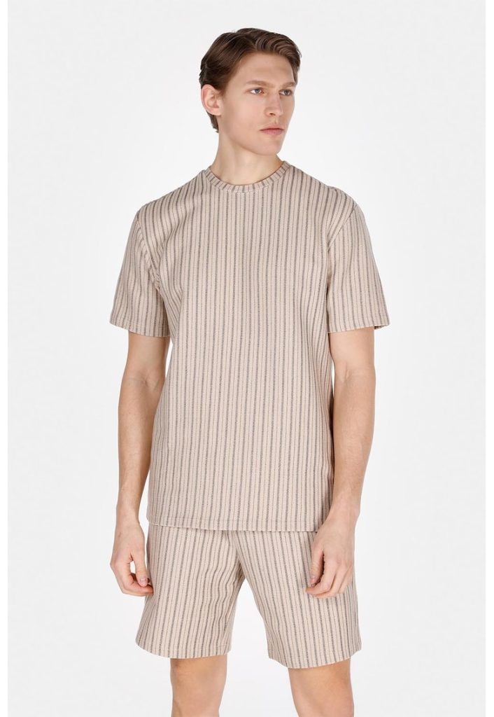 Tricou tricotat fin cu model in dungi-BARBATI/IMBRACAMINTE/Tricouri si maiouri-IMBRACAMINTE/Tricouri si maiouri
