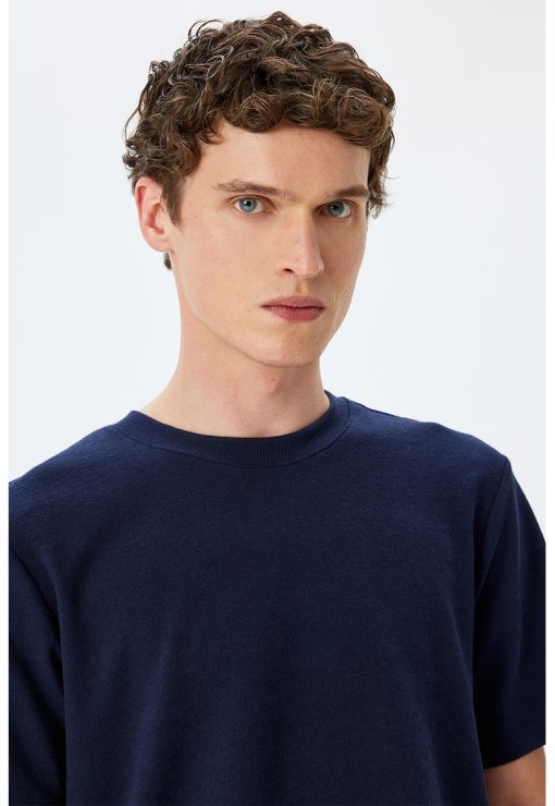 Tricou uni cu decolteu la baza gatului-BARBATI/IMBRACAMINTE/Tricouri si maiouri-IMBRACAMINTE/Tricouri si maiouri
